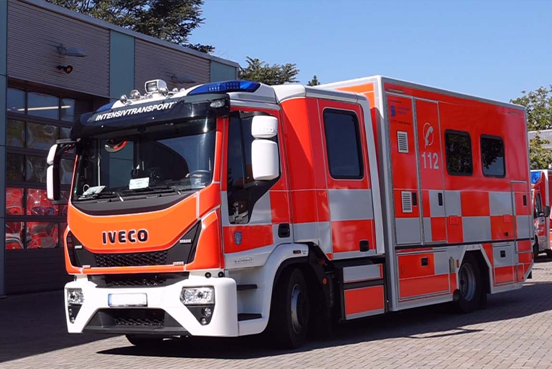 Abbildung zeigt ein Intensivmobil der Marke Iveco